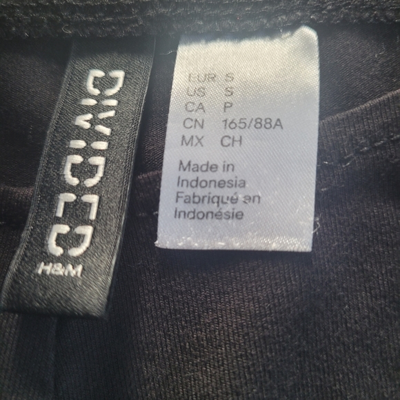 H&M black crop top - Picture 2 of 2